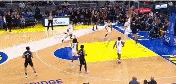 平地起惊雷！贝兰热持球突破 一飞冲天力压赫夫暴力隔扣